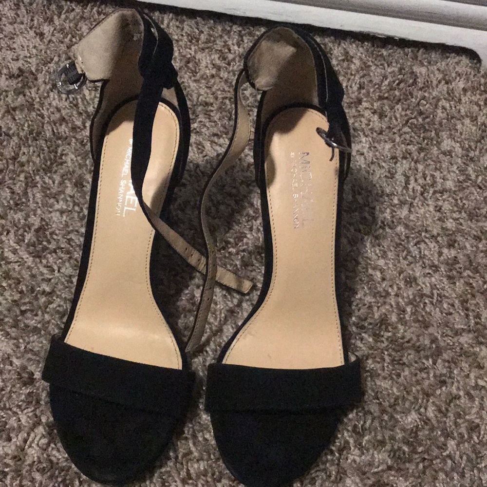 High heels. - Picture 2 of 3